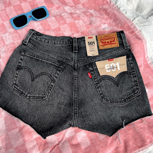 Levi’s 501 High Rise Shorts - Picture 5 of 7